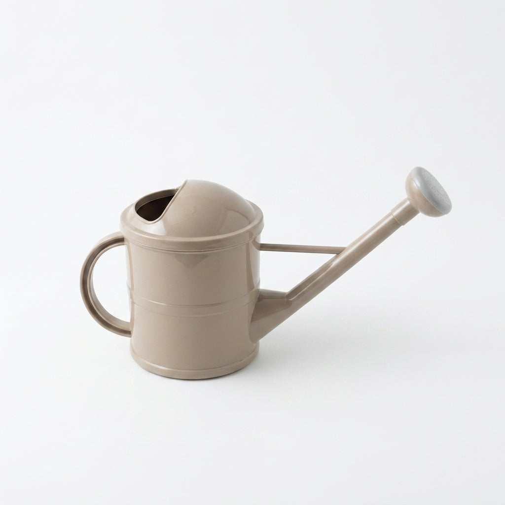 Compact garden watering can in brown