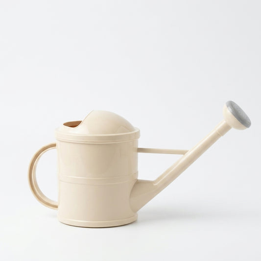 Compact garden watering can in cream