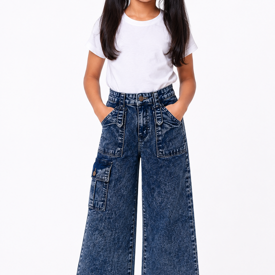 Girls' blue cargo wide-leg jeans front view