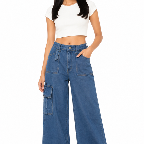 Girls' light blue cargo wide-leg jeans front view