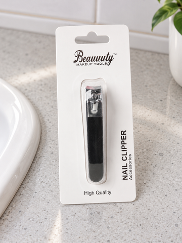 Beauuuty 8 cm stainless steel nail clipper with sleek black handle blister pack card