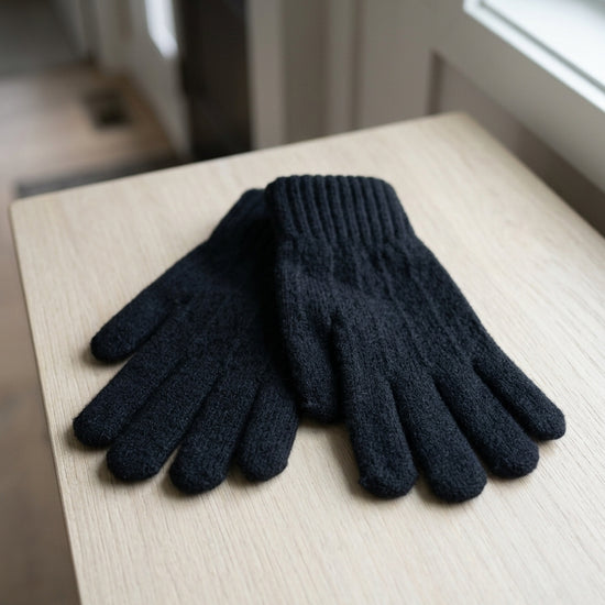 Cosy knit thermal full-finger winter gloves in black with ribbed elastic cuffs for cold weather warmth