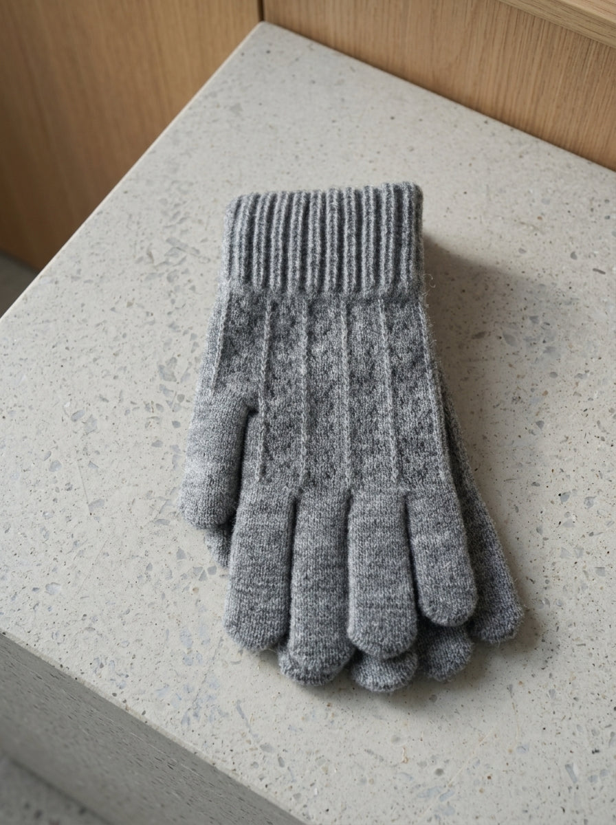 Cosy knit thermal full-finger winter gloves in grey with ribbed elastic cuffs for cold weather warmth