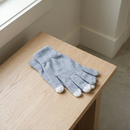 Touchscreen knit thermal winter gloves in heather grey with conductive touch fingertips for smartphone use