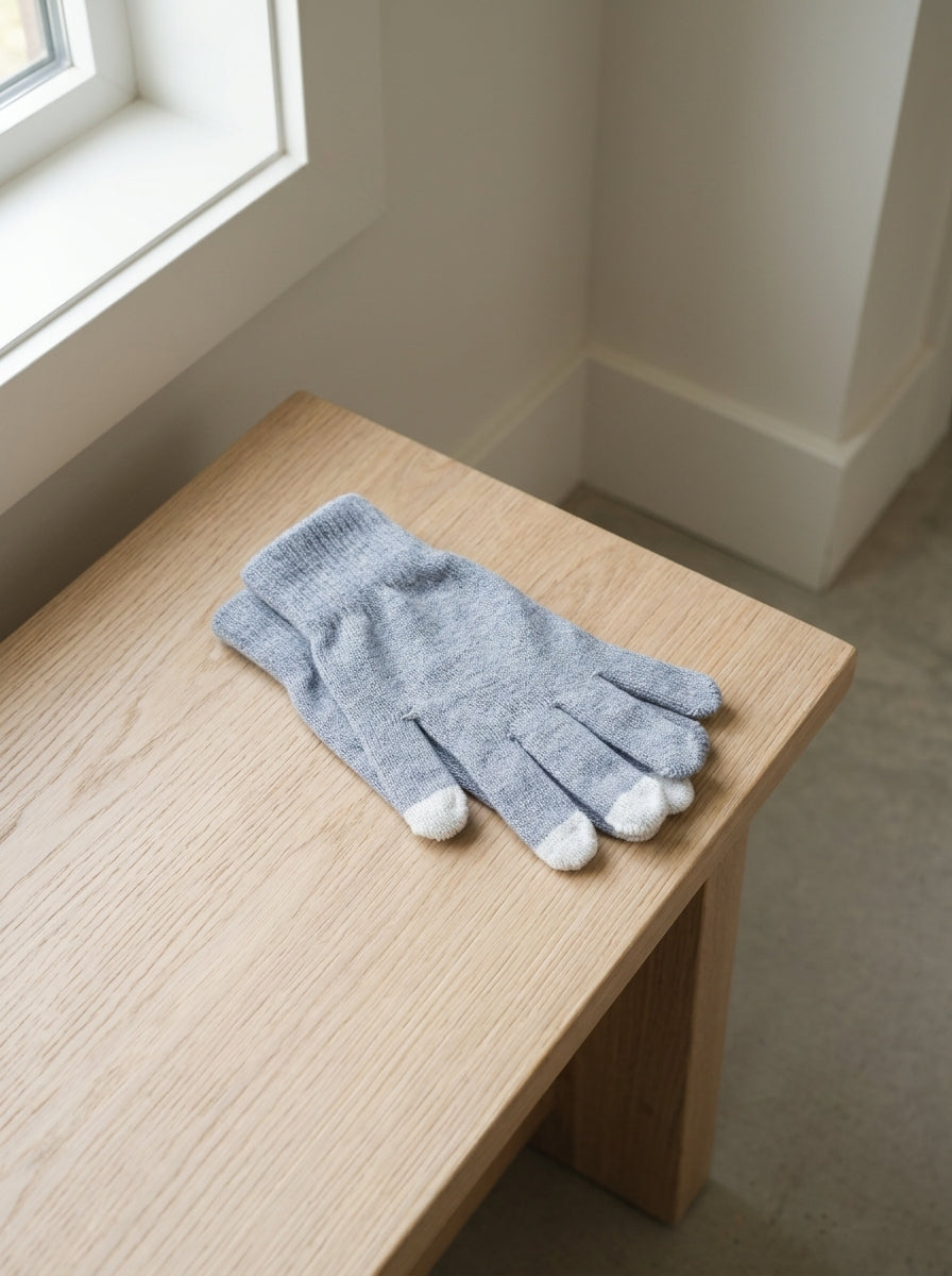 Touchscreen knit thermal winter gloves in heather grey with conductive touch fingertips for smartphone use
