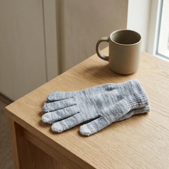 Touchscreen knit thermal winter gloves in light grey with conductive touch fingertips for smartphone use
