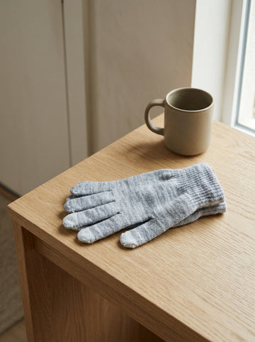 Touchscreen knit thermal winter gloves in light grey with conductive touch fingertips for smartphone use